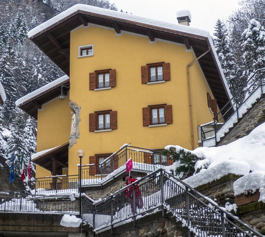 Hotel Valdigiust Campodolcino Esterno foto