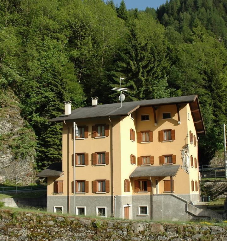 Hotel Valdigiust Campodolcino Esterno foto